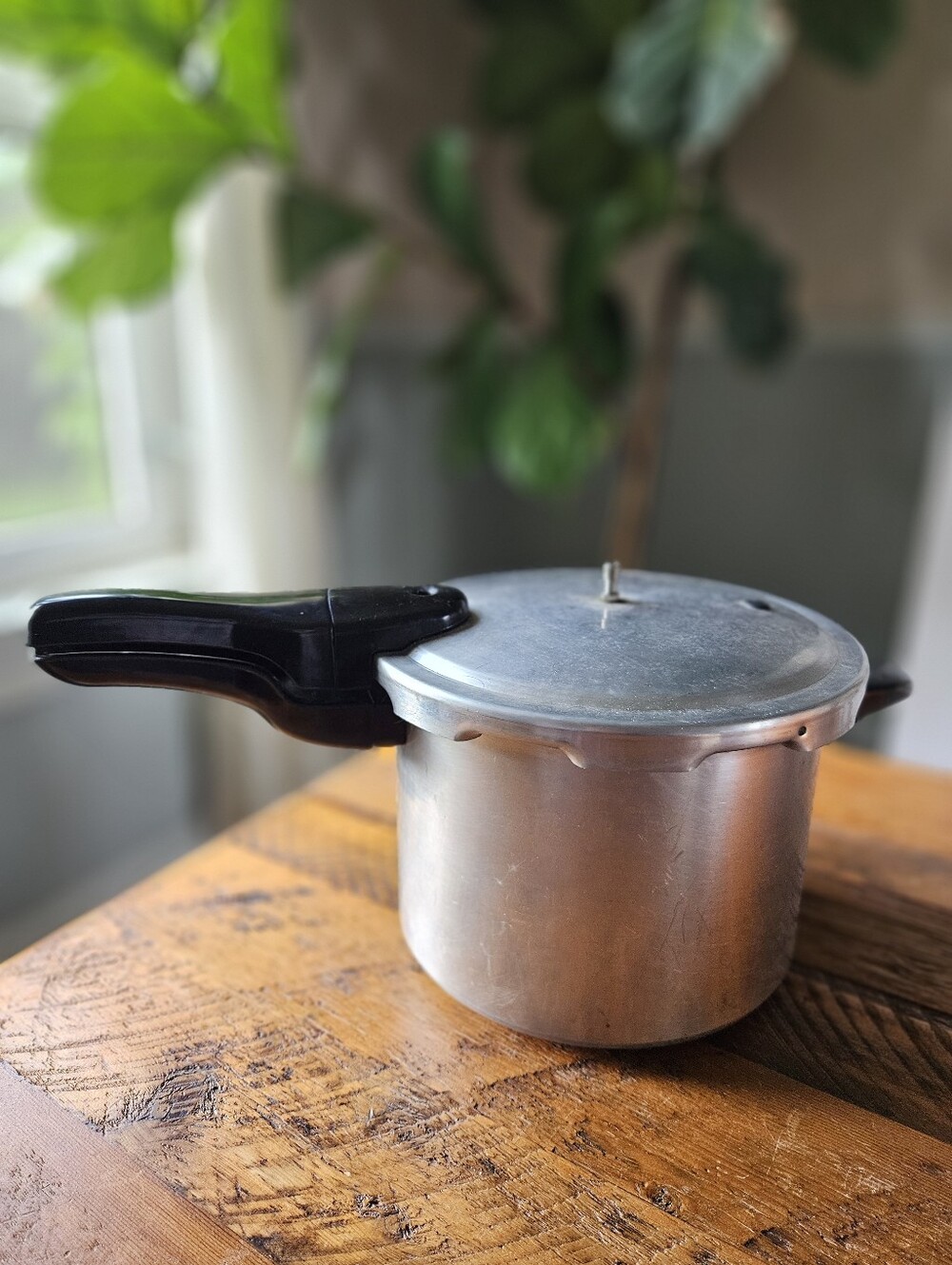 Vintage Presto Pressure Cooker (missing jiggler)